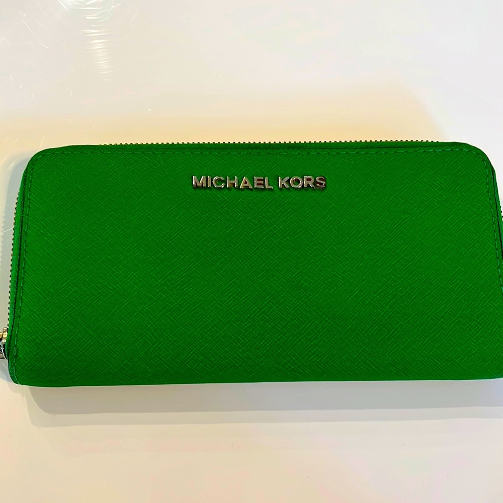 Michael Kors jet set travel, full, zip wallet